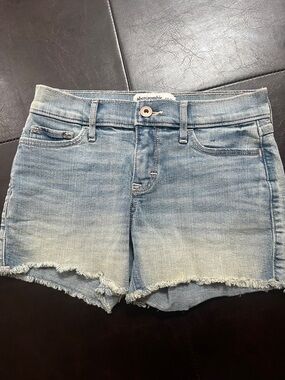 Abercrombie Light Wash Denim Frayed Hem Women’s Shorts
